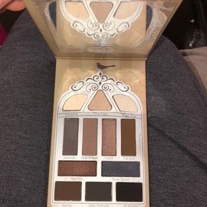 Pretty vulgar nightingale eyeshadow palette